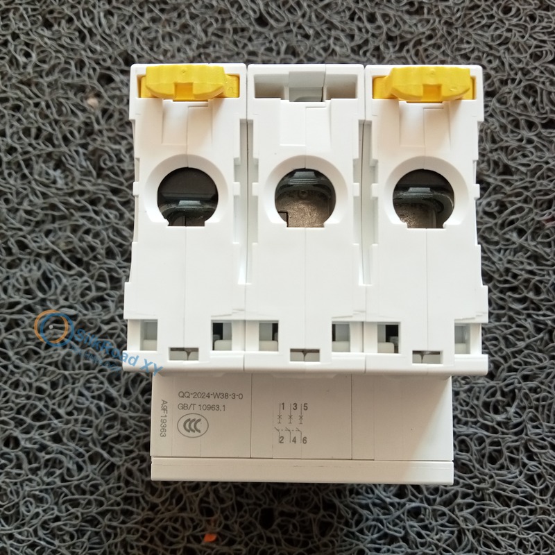 SCHNEIDER 140CHS11000 analog input module Modicon Quantum SCHNEIDER 140CHS11000 analog input module Modicon Quantum